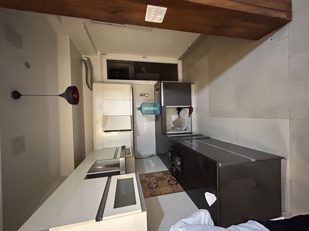 2 BHK Apartment For Rent in Paramount Floraville