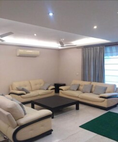 3 BHK + Servant Room Builder Floor For Rent in Green Park Extension
