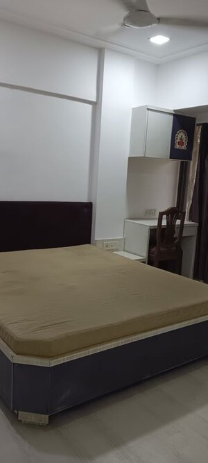 Bedroom in 2 BHK Apartment at Garden View Andheri West, Andheri West – for Rent