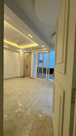 Room in 2 BHK Builder Floor at Chattarpur – for Rent