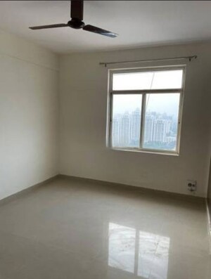 Room in 3 BHK Apartment at Omaxe Waterscapes, Gomti Nagar – for Rent