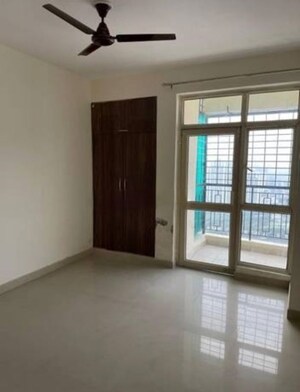 Room in 3 BHK Apartment at Omaxe Waterscapes, Gomti Nagar – for Rent