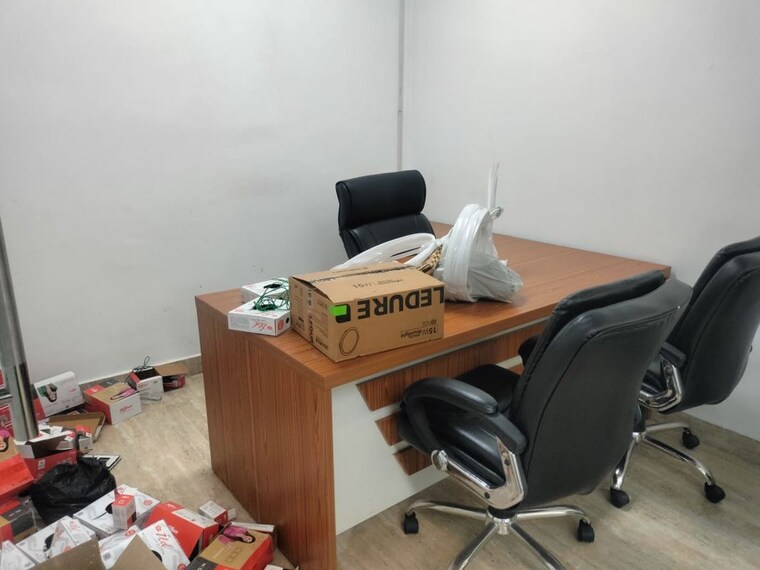 Living Room, sector 10 Commercial Office Space 600 Sq.Ft. In Sector 10 Noida 10332839