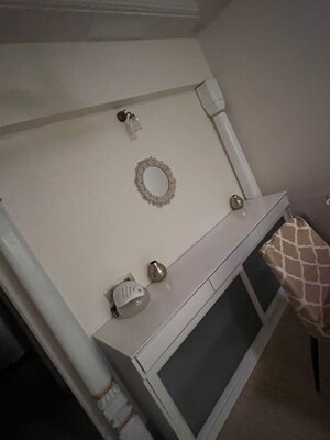 Furnished Amenities in 2 BHK Apartment at Versova Denzil CHS, Andheri West – for Rent