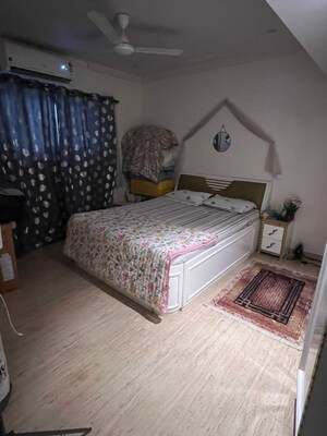 Bedroom in 2 BHK Apartment at Versova Denzil CHS, Andheri West – for Rent