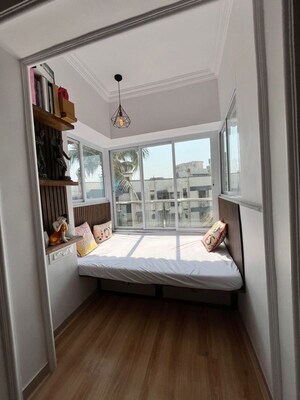 Bedroom in 2 BHK Apartment at Gold Crown, Andheri West – for Rent