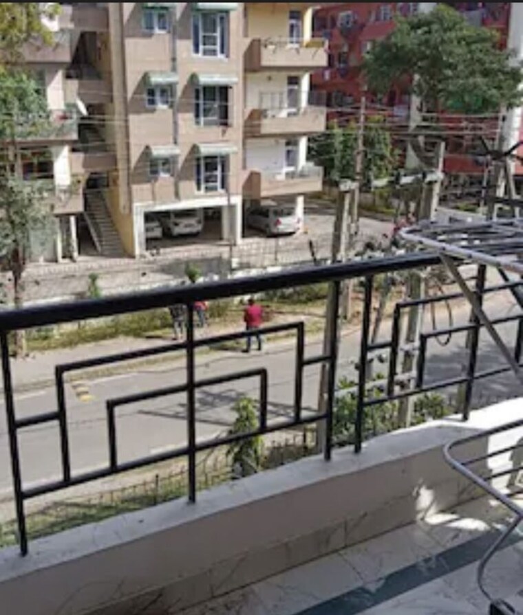 Balcony, sector 10 3 Bedroom 110 Sq.Yd. Builder Floor In Sector 10 Faridabad 10332878