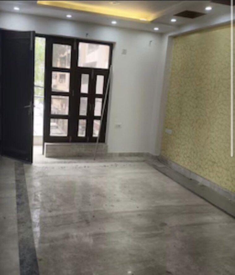 Room, sector 10 3 Bedroom 110 Sq.Yd. Builder Floor In Sector 10 Faridabad 10332878