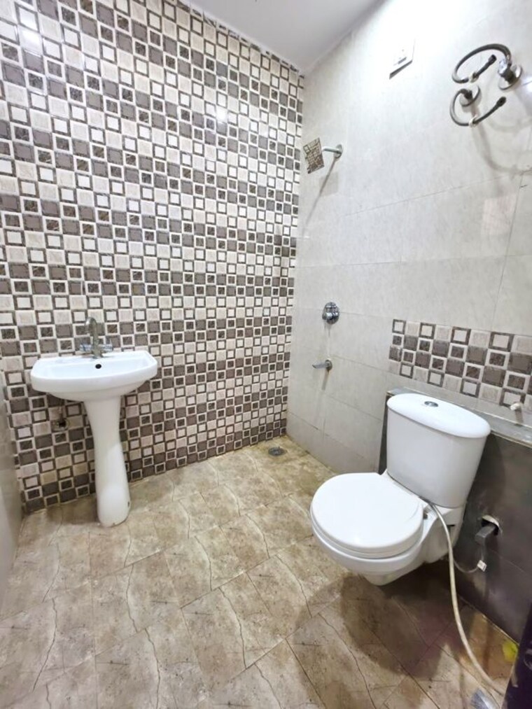 Bathroom, ds-homes 3 Bedroom 1450 Sq.Ft. Apartment In Dhakoli Zirakpur 10332881