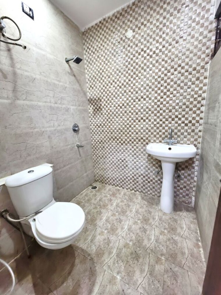 Bathroom, ds-homes 3 Bedroom 1450 Sq.Ft. Apartment In Dhakoli Zirakpur 10332881