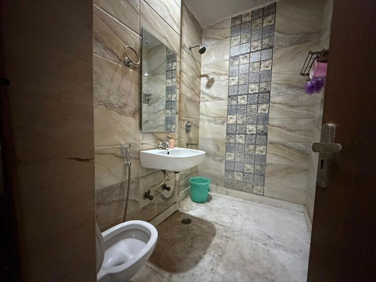 Bathroom, indrapuram 2 Bedroom 1355 Sq.Ft. Builder Floor In Indrapuram Ghaziabad 10332923