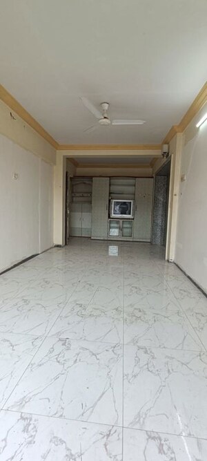 Room in 2 BHK Apartment at Sagar Avenue, Santacruz East – for Rent