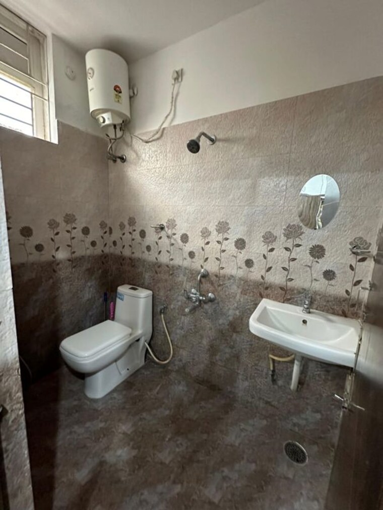 Bathroom, sriram nagar 2 Bedroom 1200 Sq.Ft. Builder Floor In Sriram Nagar Hyderabad 10332952