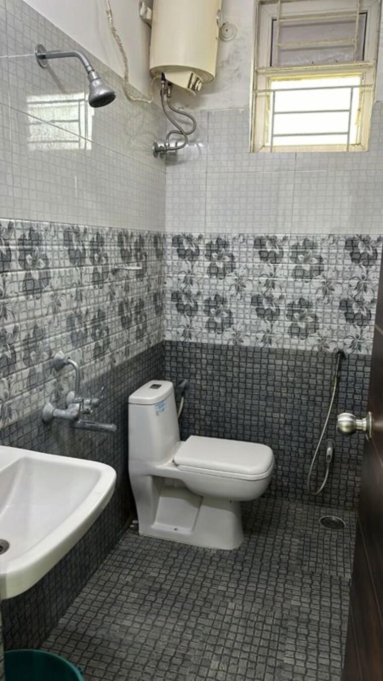 Bathroom, sriram nagar 2 Bedroom 1200 Sq.Ft. Builder Floor In Sriram Nagar Hyderabad 10332952