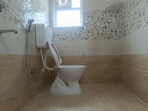 Bathroom in 3 BHK Builder Floor at Sriram Nagar – for Rent