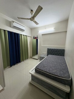 2 BHK + Pooja Room Apartment For Rent in Hiranandani Belicia