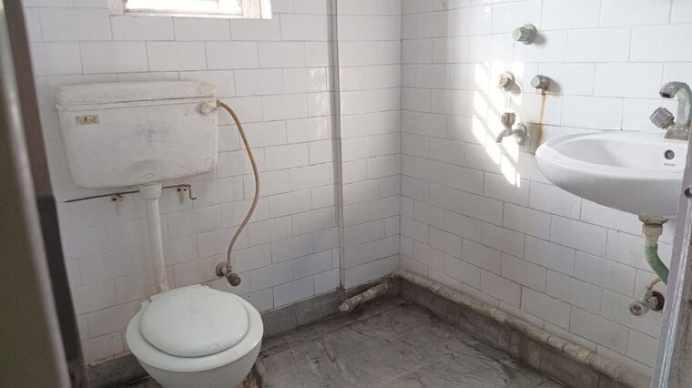 Bathroom, kasba 3 Bedroom 780 Sq.Ft. Apartment In Kasba Kolkata 10332955