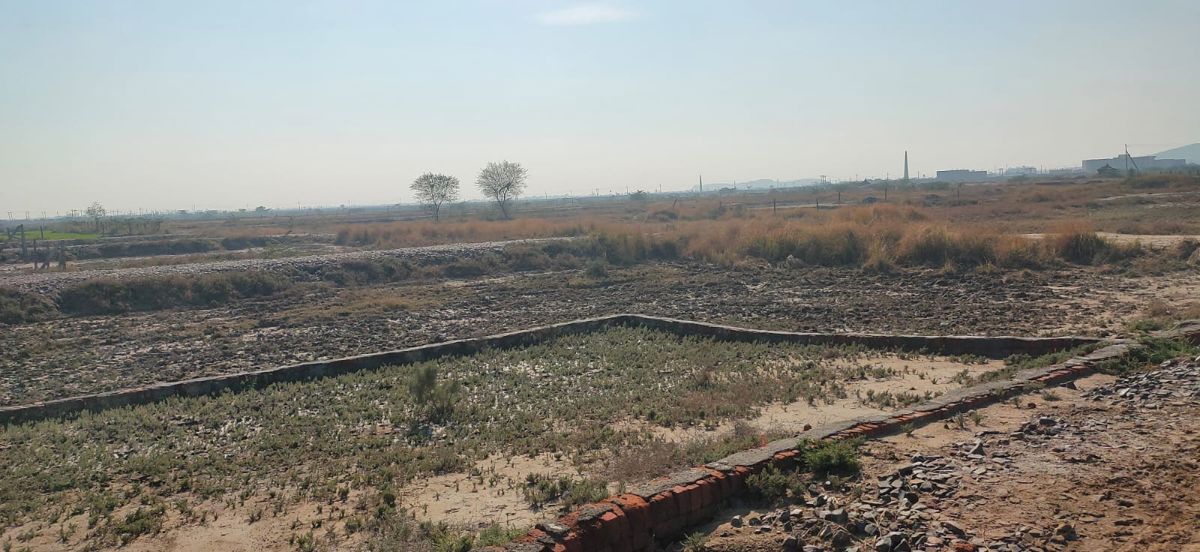 Plot For Sale in Laxman Vihar