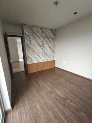 Room in 2.5 BHK Apartment at The Center Court, Sector 88a – for Rent