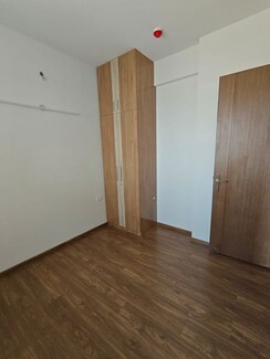 2.5 BHK + Study Room Apartment For Rent in The Center Court