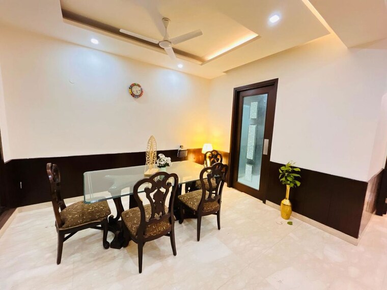 Gym, lajpat nagar 4 Bedroom 300 Sq.Yd. Builder Floor In Lajpat Nagar Delhi 10333031