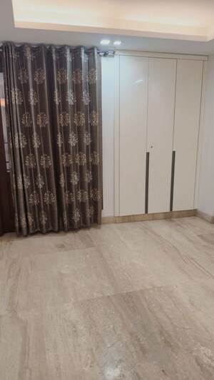 Room in 3 BHK Builder Floor at New Friends Colony – for Rent