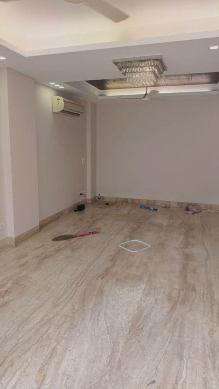 Room, new friends colony 3 Bedroom 500 Sq.Yd. Builder Floor In New Friends Colony Delhi 10333035