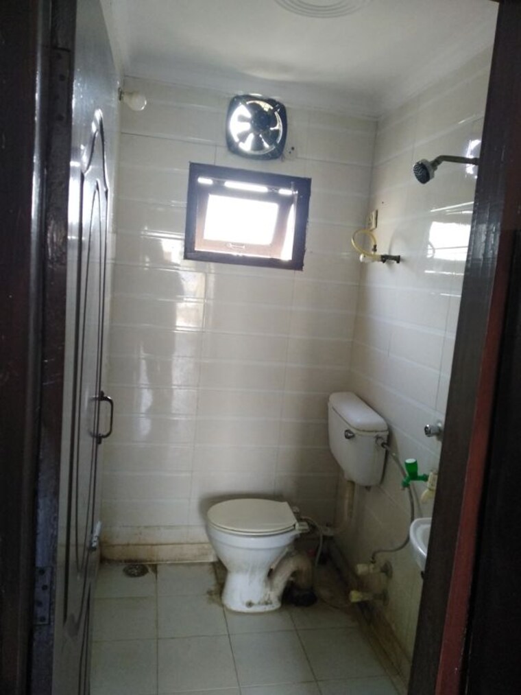 Bathroom, lajpat nagar 4 1 RK 341 Sq.Ft. Builder Floor In Lajpat Nagar 4 Delhi 10333065