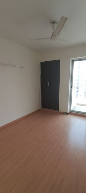 Room in 3.5 BHK Apartment at Bestech Park View Spa Next, Sector 67 – for Rent