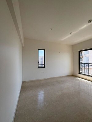 Room in 3 BHK Apartment at Lodha Bellagio, Powai – for Rent