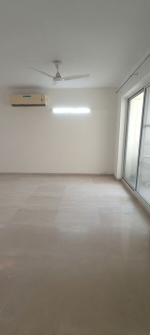 Room in 4 BHK Apartment at Bestech Park View Spa Next, Sector 67 – for Rent