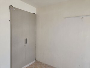 Room in 3 BHK Apartment at Puri Pratham, Sector 84 – for Rent