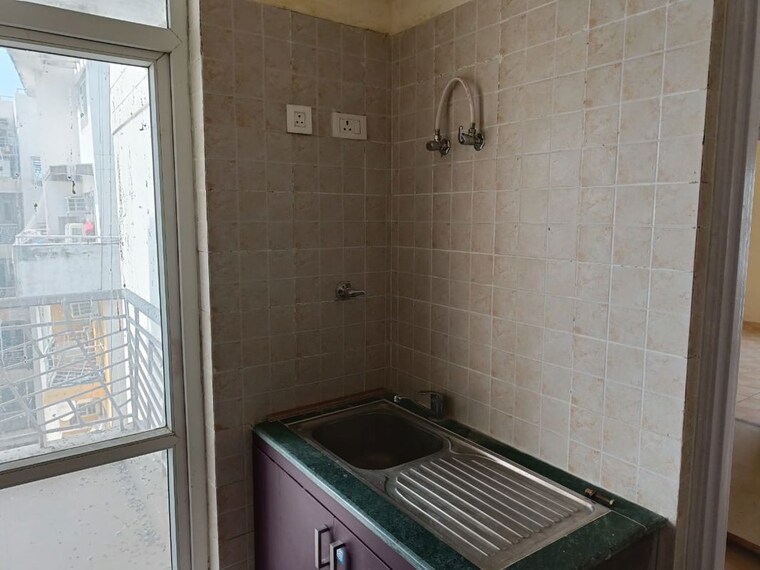 Bathroom, puri-pratham 3 Bedroom 1400 Sq.Ft. Apartment In Sector 84 Faridabad 10333097