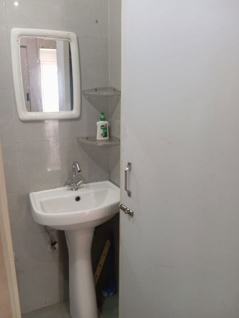 Bathroom, dhakoli 3 Bedroom 125 Sq.Yd. Builder Floor In Dhakoli Zirakpur 10333102