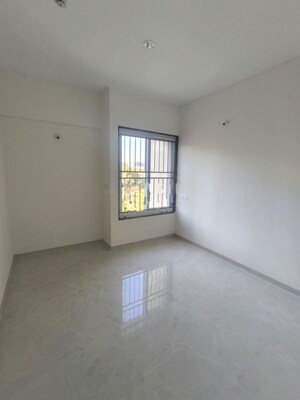 Room in 3 BHK Apartment at Kohinoor Shangrila, Pimpri – for Rent