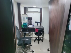  Office Space For Rent in Express Zone, Malad East