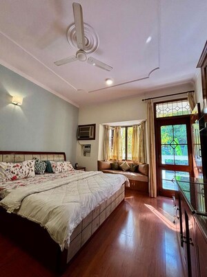 Bedroom in 1 BHK Builder Floor at South City 1 – for Rent
