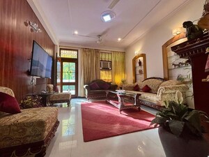 Bedroom in 1 BHK Builder Floor at South City 1 – for Rent