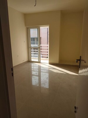 Room in 3 BHK Apartment at Omaxe Heights, Sector 86 – for Rent