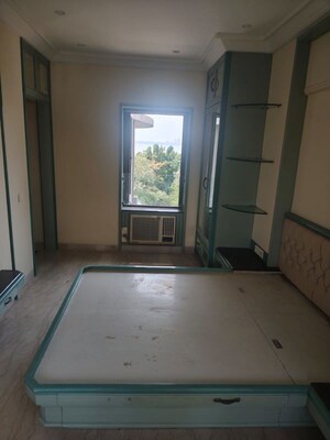 Room in 3 BHK Apartment at Lovely Home Apartment, Colaba – for Sale