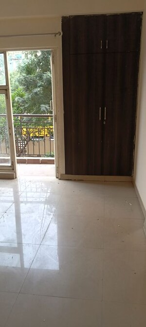 Room in 3 BHK Apartment at Sector 107 – for Sale