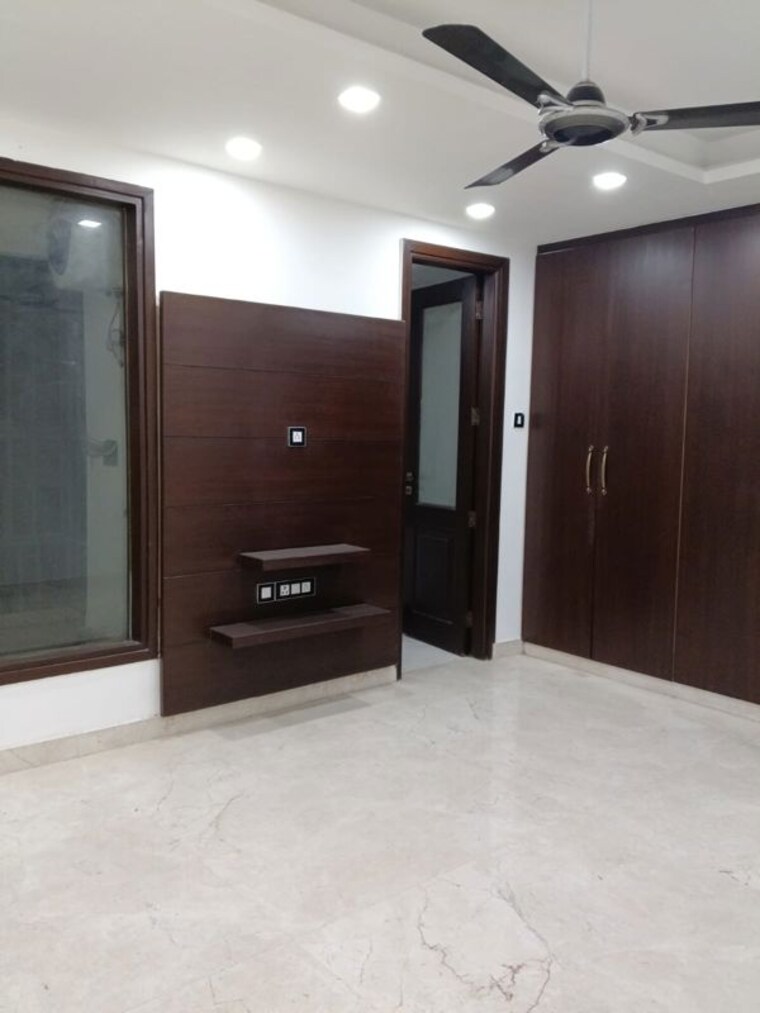 Room, greater kailash i 3 Bedroom 1950 Sq.Ft. Apartment In Greater Kailash I Delhi 10333219