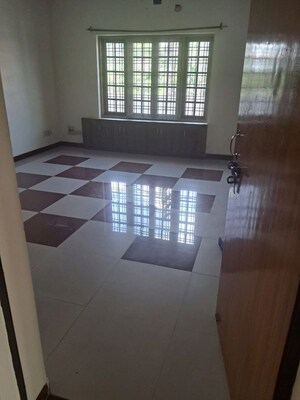 Room in 3 BHK Independent House at Gomti Nagar – for Rent