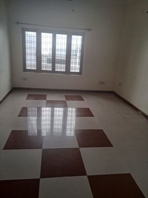Room in 3 BHK Independent House at Gomti Nagar – for Rent