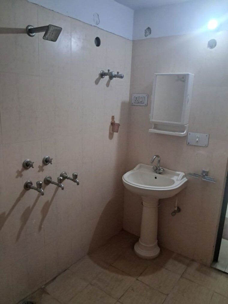Bathroom, gomti nagar 3 Bedroom 2152 Sq.Ft. Independent House In Gomti Nagar Lucknow 10333247