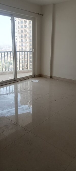 Room in 4 BHK Apartment at Sector 107 – for Sale