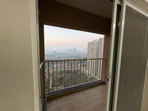 Room in 3 BHK Apartment at Godrej Green Vistas, Mahalunge – for Rent