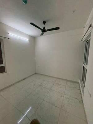 Room in 3 BHK Apartment at Godrej Green Vistas, Mahalunge – for Rent