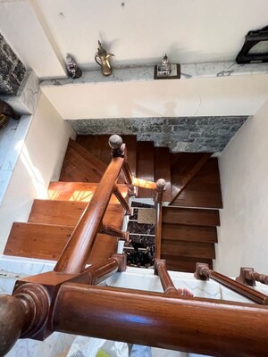 Furnished Amenities in 4 BHK Independent House at Samudra Mahal, Worli – for Rent