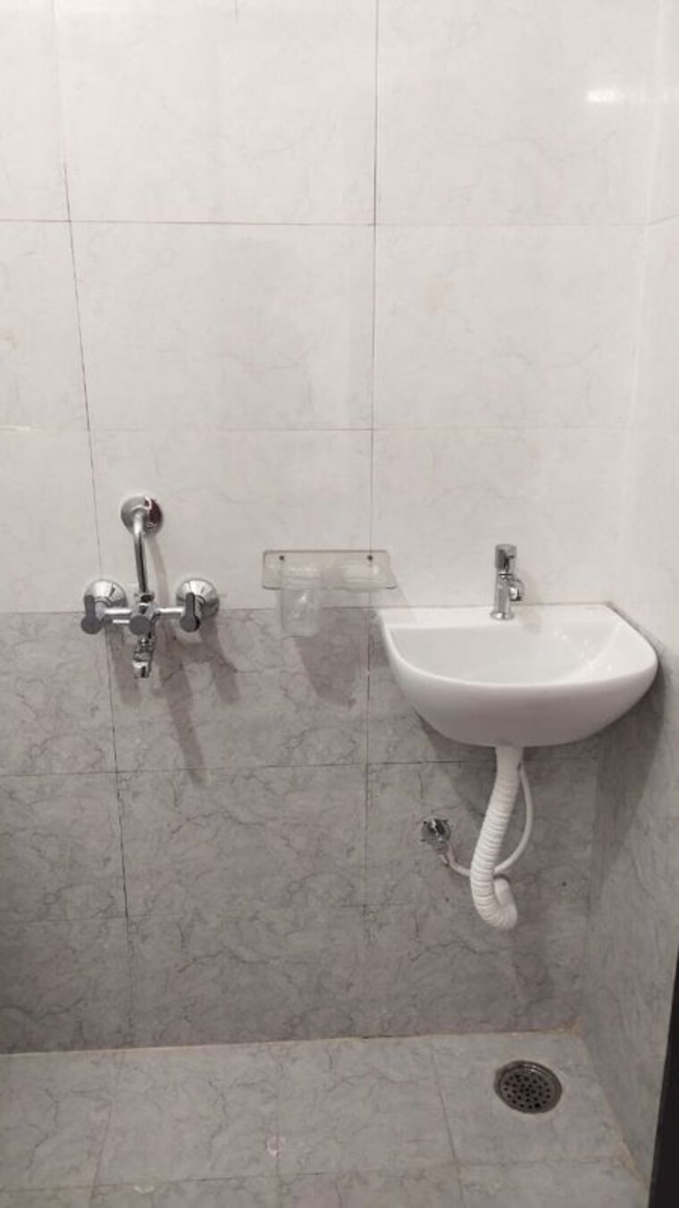 Bathroom, manikonda 1 Bedroom 550 Sq.Ft. Apartment In Manikonda Hyderabad 10333258